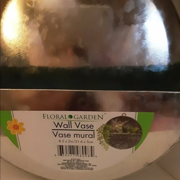 New Two Pack Floral DIY Garden Metal Hanging Wall Vases 8.5” - Picture 7 of 16